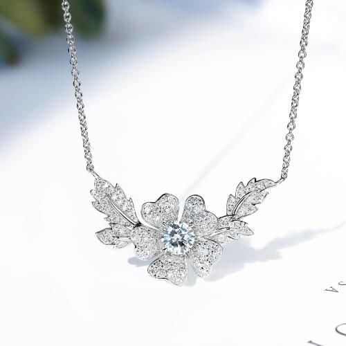 2021 New Ladies Fashion Zircon Floral Necklace Simple Temperament Small Flower Necklace Luxury Ladies Jewelry Neckalce for Woman