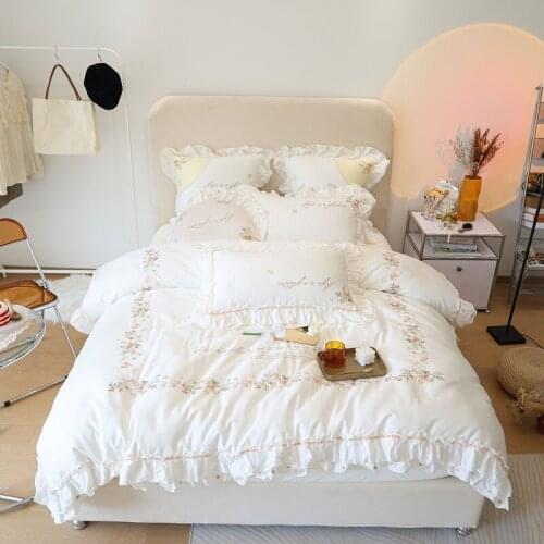 100% Egyptian Cotton Flowers Embroidery Princess Bedding Set Ruffles Duvet Cover Set Quilt Cover Bed Comforter Set Fitted Sheet