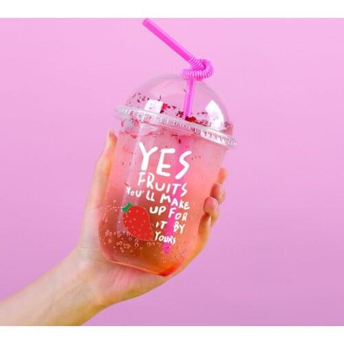50pcs Creative strawberry pineapple pattern party favor beverage plastic cup 500ml cute U shape disposable tea cup with lids