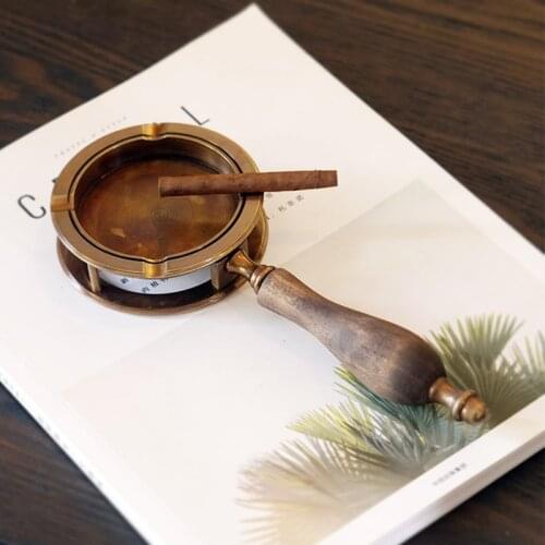 Brass Ashtray Creative Vintage Smoking Accessories Metal Ashtray With Wooden Handle Home Decoration American Retro Ashtray Gift