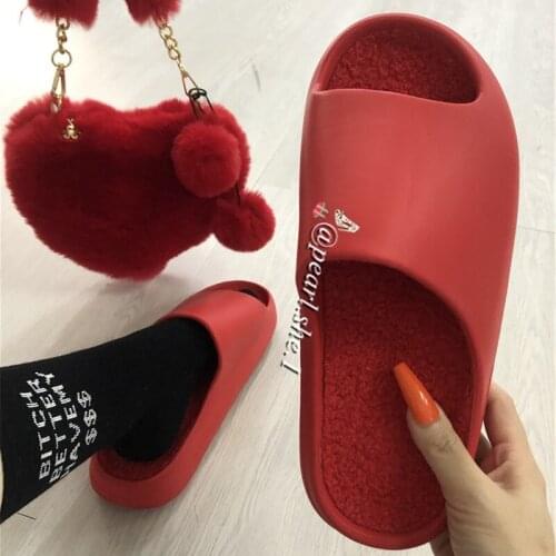 Women Fur Slides Wholesale Fluffy Womens Beach Shoes Hairy Beach Slippers Soft Sole Women Clogs 2021 Sandals