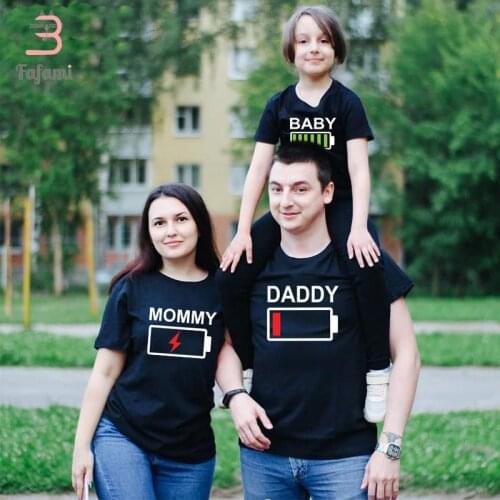 Family clothing sets Mom Dad Kids Baby Matching Outfits Charged Full and Low Battery Same Sets For Family Baby Clothes Tshirt