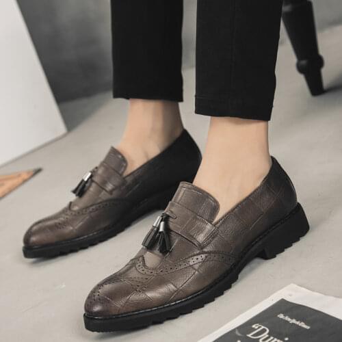 Men leather shoes autumn luxury brand comfort without laces 2019 designers brogue flat sole winter moccasins black tassel