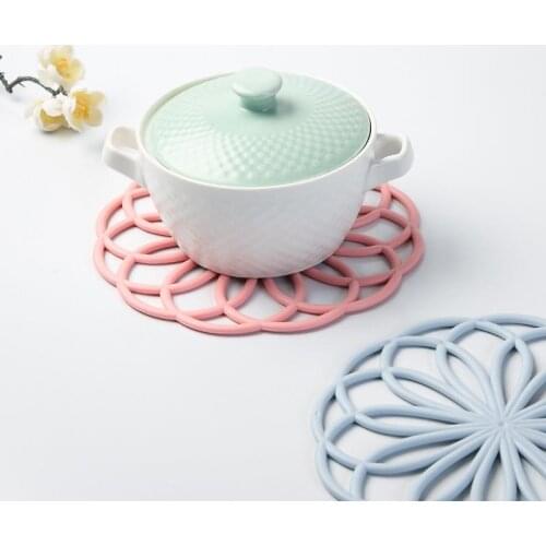 2021 Hot Sales Hollow Insulation Pads Table Bowl Mats Rubber Trivet Coaster Hollow Flower Shaped Dining Table Insulation Pot Pad