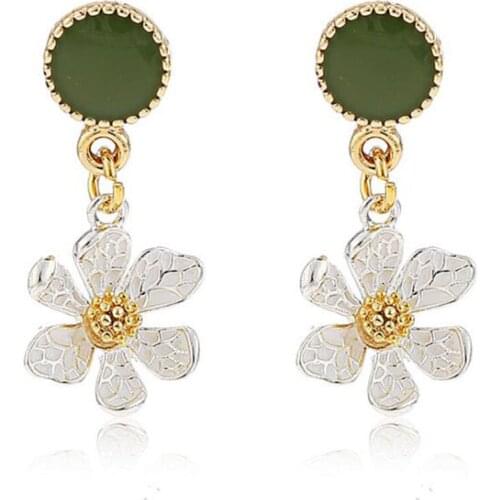 Bettyue Lovely Green Small Discs And Charming Daisy Shape For Women And Girls Natural Flavour Two Type Earring Outdoor Activitie