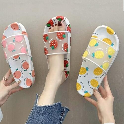2020 New Summer Womens Slippers Cartoon Fruit Strawberry Pineapple Peach Girl beach Sandals Home Bathroom Non-Slip Flat Shoes