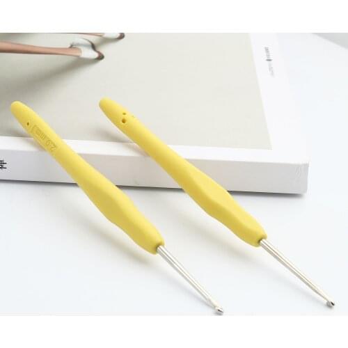 5pcs/Set 2mm Aluminum & Plastic Crochet Hooks Needle Yarn Sweater Weave Tools Knitting Needle Craft Accessories Yellow 13cm long