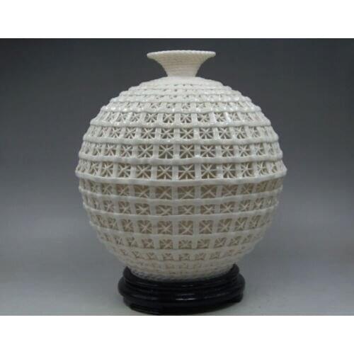 Elaborate Round Chinese Collectibles Elegant Decorated Handwork White Porcelain Hollow Out Vase