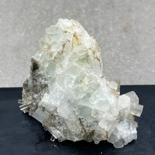 Natural transparent columnar calcite is rare and extinct in China