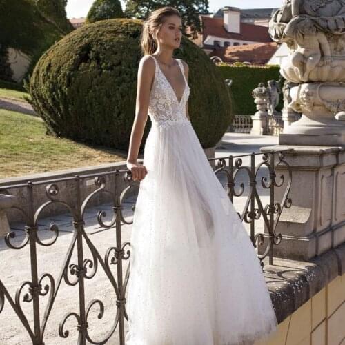 Amazing A Line Beaded Backless Wedding Dresses Deep V Neck Lace Appliqued Bridal Gowns Floor Length Tulle robe de mariée