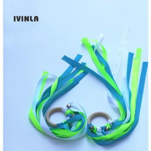 Newest 20 Pieces/Lot Green Wooden Ring Waldorf Ribbon Hand Kite Toy Swirl Stremers FLY ME Birthyday Party Favors