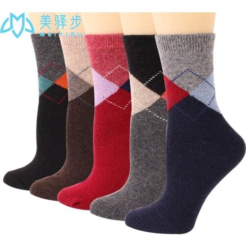 12 Pairs Per Set Winter Warm Wool Socks Jacquard Soft Comfortable Sweat Absorption Socks Manufacturers