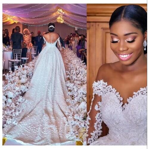 2021 New Ball Gown Wedding Dresses Crystal Beadings Off Shoulder Lace Flowers Tulle Plus Size Chapel Train Formal Bridal