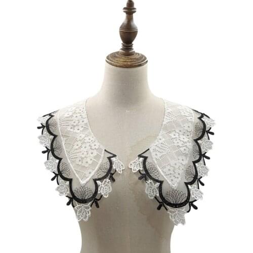 Hollowed Out False Collar Three-Dimensional Embroidery Fake Necklace in Lace