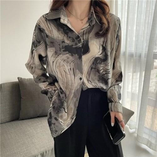 All-match long-sleeved shirt ladies design sense niche spring and autumn models 2021 new Korean loose and thin floral shirt top