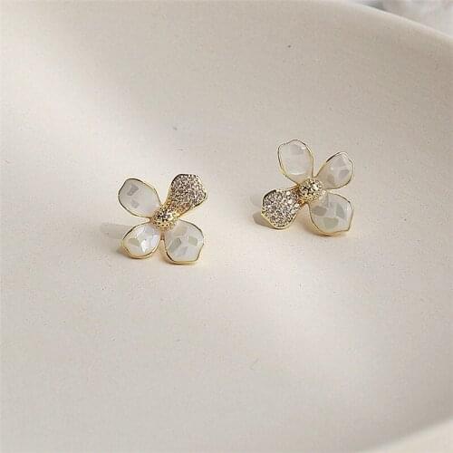 Simple Earrings Fashion Temperament All-match Opal Flower Earrings Female Exquisite and Elegant Fashion Earrings Earrings