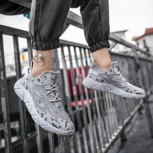Casual shoes mens sports shoes fashion flying woven breathable running trendy shoes mens shoes spring and summer 2021 new