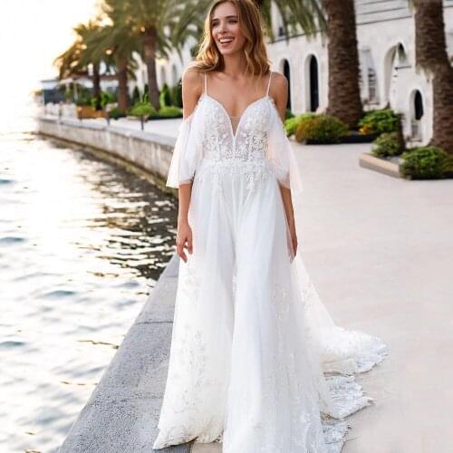 V-Neck Spaghetti Strap Appliqued Lace Puffy Backless Tulle A-Line Boho 2021 Spring Wedding Dress Bridal Gown Vestido De Novia