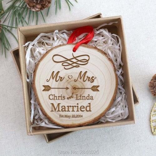 Custom wooden slices Wedding Ornament,Personalized engraved Mr&Mrs Christmas Ornament,Custom Christmas arrows Ornament Ball