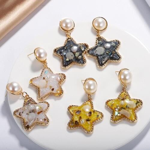 Sweet and romantic heart-shaped shell earrings cute simple and versatile imitation pearl resin earrings trendy and attractive