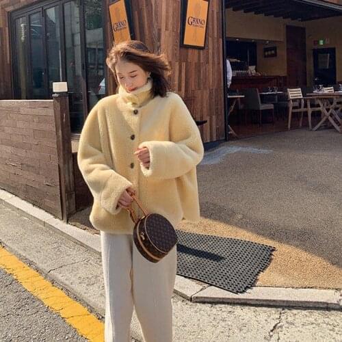 Women 2021 Autumn Winter New Short Sheep Shearling Coats Female Faux Lamb Fur Overcoats Ladies Solid Color Faux Fur Jackets R375