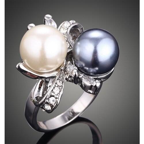 Creative Fashion Natural Double Color Simulated Pearl Rings Flower Design Ring With White &Gray Crystals Finger Rings