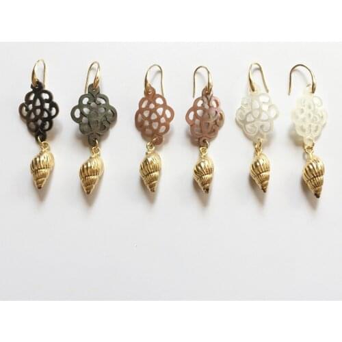 FUWO Natural Shell Hollow Flower Pattern Ethnic Geometric Dangle Earring With Gold Spiral Shell Charm Chinese Knot Jewelry ER528