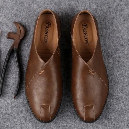 New Brand Casual Men Leather Shoes Summer Breathable Mens Loafers Leather Shoes Pointed Toe Handmade Retro Leisure Loafers