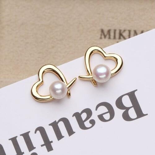 Sinya 18k gold heart design stud earring with natural high luster Round pearls Au750 earring for lover women girl best gift