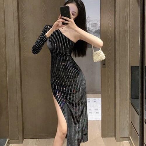 2021 Sexy Single Shoulder Sleeve Cut Out Evening Party Dress Full Sleeve Sequined Maxi Dress Pleated Split Leg Elastic Material