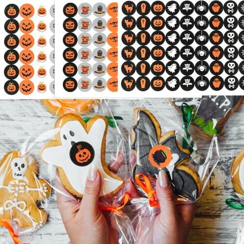 4Sheet 2cm Pumpkin Cat Ghost Round Label Stickers Packaging Gift Box Sticker Handmade Halloween Party Favors Candy Seal Labels