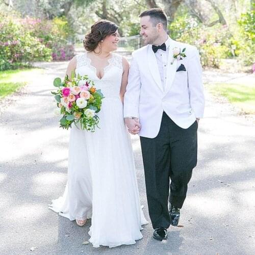 2021 Simple Design Wedding Dress Plus Size V Neck Sleeveless Lace Chiffon Robe de mariee Boho Bridal Gowns Floor Length