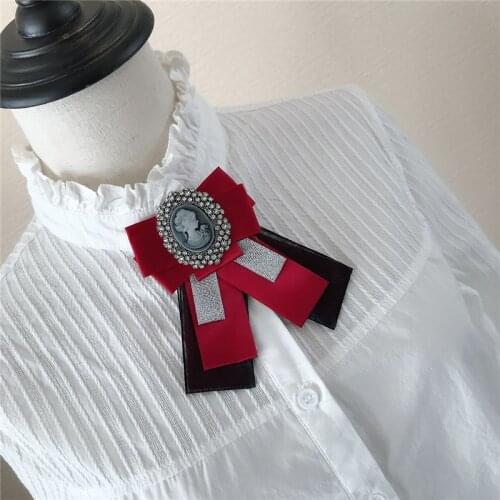 Retro Crystal Beauty Head Brooch Fabric Ribbon Bow Tie British Style Shirt Collar Pin Fashion Jewelry for Women Accessories