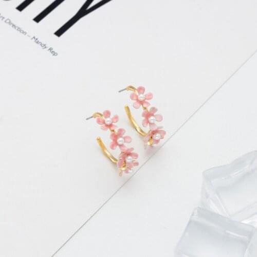 Romantic Sweet Pink Flower Earrings For Women Simple Elegant Plant Pearl C Shape Stud Ears Jewelry Lady Accessories Girl Gift
