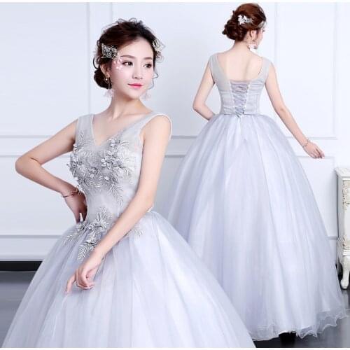 V-Neck Quinceanera Dresses Appliques Embroidery Lace up back Long Vestidos Sweet 16 years Party Prom Vintage Ball Gown