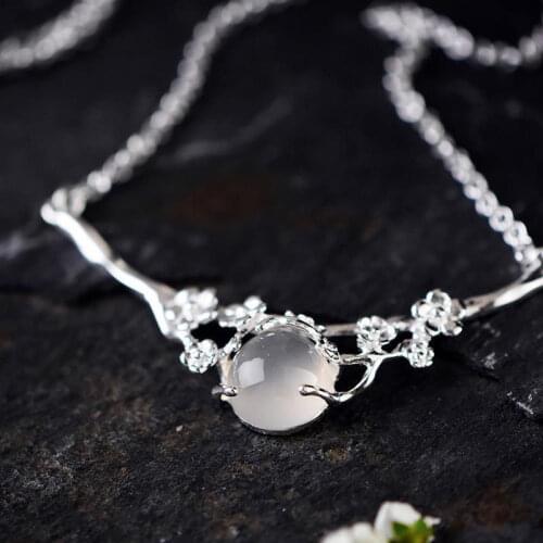 Designer Original Craft Irregular Plum Blossom Egg Round Pendant Necklace Retro Aristocratic Charm Womens Silver Jewelry