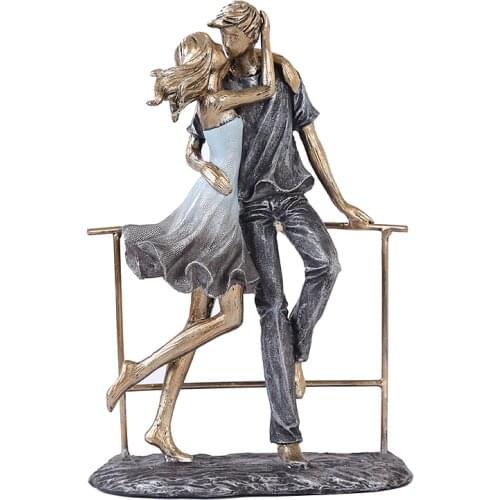 Honey Kissing Lovers Sculpture Handmade Vacation Couple Statue Valentines Day Decor Wedding Gift Puppy Love Craft Ornament