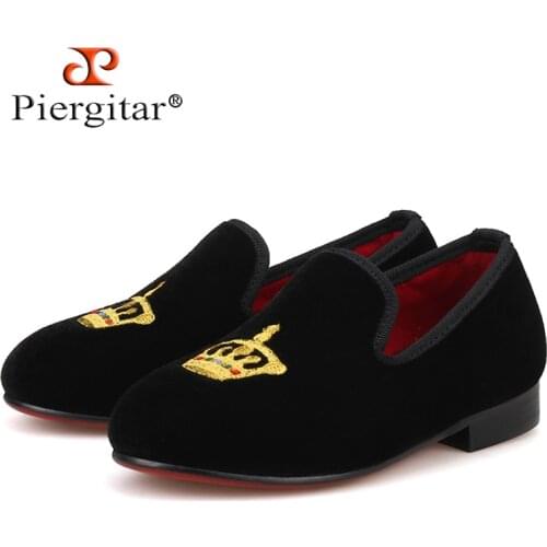 Piergitar new kid velvet shoes with gold crown embroidery Handmade children slippers birthday party kid loafers Daily kids flat