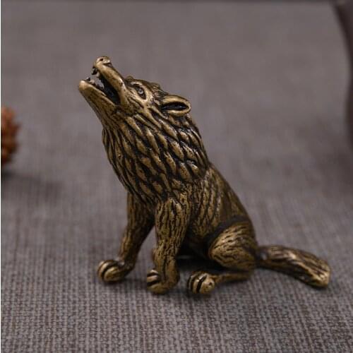 Mini Creative Vintage Copper Wolf Sitting Statue Animal Desk Decoration Ornament Sculpture Hand Toy Home Office Desk Decor Gift