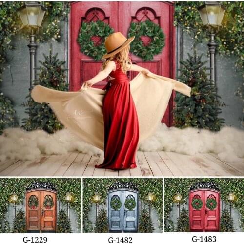 Mocsicka Christmas Vintage Wooden Door Photography Backdrops Street Light Christmas Tree Decor Photocall Background Photo Studio