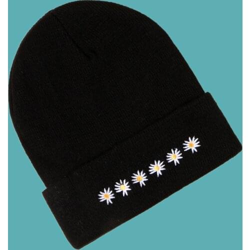 Black Beanie Female Korean Fashion Wild Embroidery Daisy Knitted Hat Japanese Warm Hat Autumn and Winter Woolen Hat