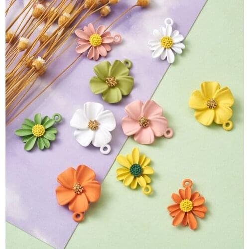 40pcs 5-Petal Yellow Pink White Green Daisy Flowers Charms Spray Painted Small Flower Pendants for Necklace Earrings Jewelry DIY