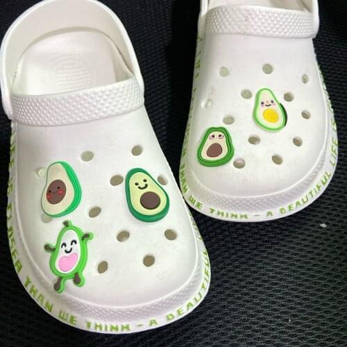 Hole Slippers Shoe Buckle Anime Cute Avocado Chars Croc Decoration Designer Accesoire + Garden Shoe Decoration Fit Kid Gift