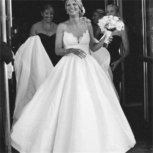 Elegant satin A Line Wedding Dresses With Lace Appliqued Sexy Spaghetti Satin wedding gowns Floor Length Vestido de Novia