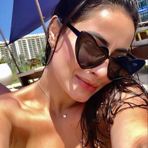 New Fashion Cute Pink Heart Sunglasses Women Brand Designer Big Frame Gradient Color Sun Glasses Ladies Shades Oculos Feminino