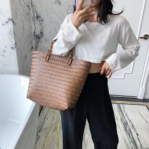 Bohemian Woven Womens Handbag Bamboo Handle Handmade Tote Bag High Capacity Shopper Basket Female Summer Vintage Beach Bags