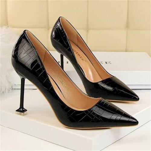 2019 Retro Stone Pattern Women Pumps Fashion Patent Leather Party Shoes Pointed Toe Shallow Womens High Heels Shoes 7 Colors