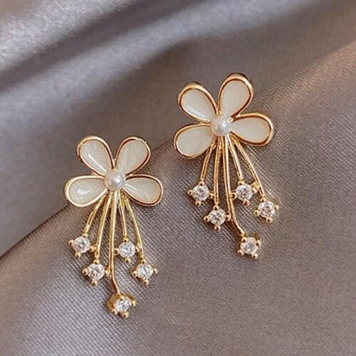 YAOLOGE Simple Fairy Romantic Sweet Flower Earrings White Golden Fashion Plant Earrings Studs Jewelry For Women Brincos 2020