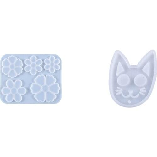 DIY Cat Keychain Pendant Casting Clay Crafts Crystal Mold with Handmade Five Petals Hanging Pendant Jewelry Mold