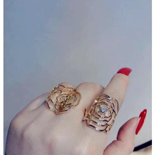 2 Style Elegant Rhinestone Camellia Modelling Rings for Women Trendy Delicate Hollow Out Metal Open Ring Celebrity Jewelry